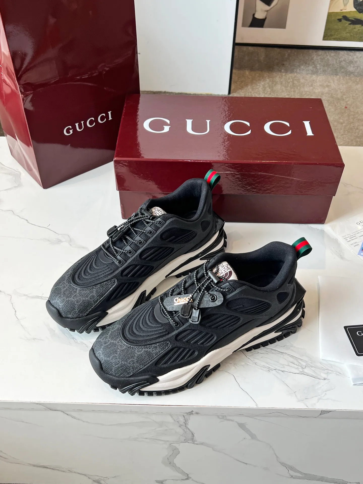 Men's shoes p580 ❤️❤️❤️Gucci series 2.0 sneakers are made with heavy investment❤️‍🔥❤️‍🔥❤️‍🔥Renewed interpretation of the brand's iconic striped webbing elements😍😍When retro genes collide with futuristic design🎊🎊This new pair of Gucci shoes directly reaches the trend threshold💥 ✔️Color caron contrasting color + classic stripes, GG reflective piping, good visual impact, with high-light filter when out on the street ✔️Multi-layer structure of different materials, mesh breathability, leather shaping, outsole EVA foam and TPU combination😍😍😍Fashion and practicality are both online ✔️ The details are double G midsole + iconic double G lock shoelaces, the retro DNA is crazy and restless, and every step is based on the trendy aesthetic❤️❤️❤️❤️ Matching size: Male 39-44